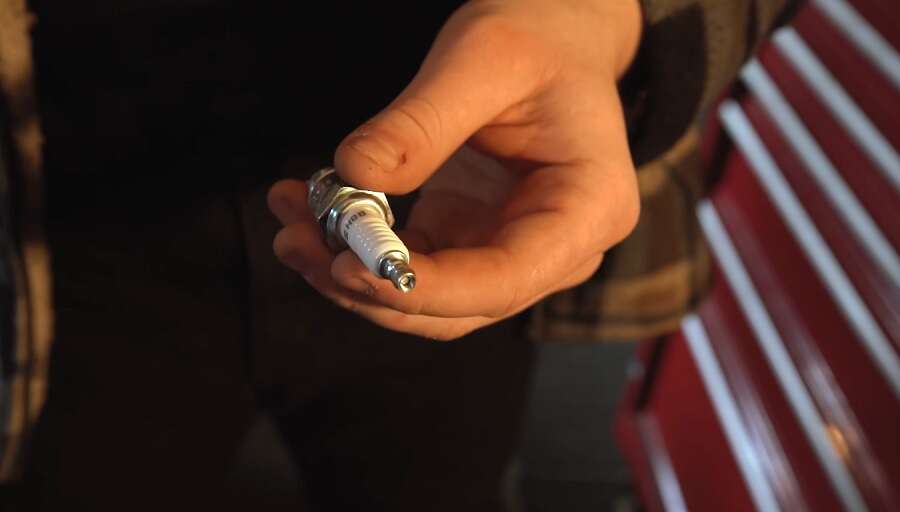 Wann sollte man den Zündkerzenstecker wechseln? | mofakult