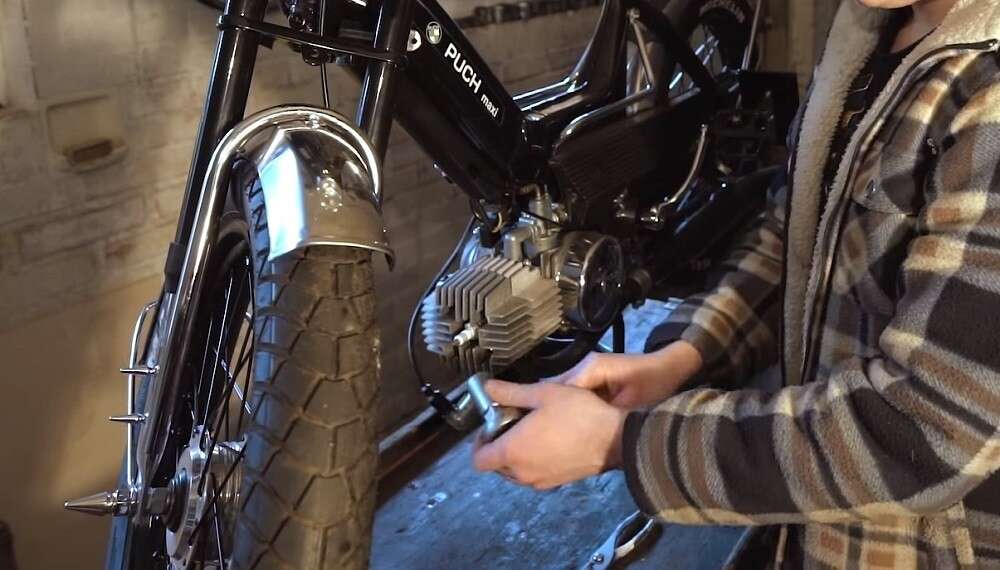 Am Zündkerzenbild kann man ablesen, wie es mit der Gemischeinstellung bestellt ist Am Zündkerzenbild kann man ablesen, wie es mit der Gemischeinstellung bestellt ist