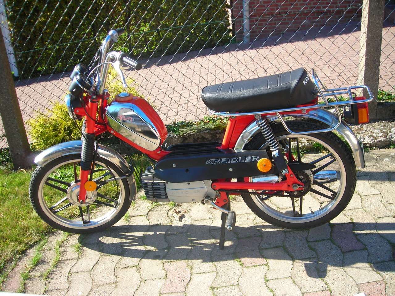 Kreidler Flory MF23 neu lackiert in rot. Kreidler Flory MF23 neu lackiert in rot.