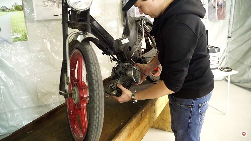 Den Motor an deinem Maxi-Töffli ausbauen Den Motor an deinem Maxi-Töffli ausbauen
