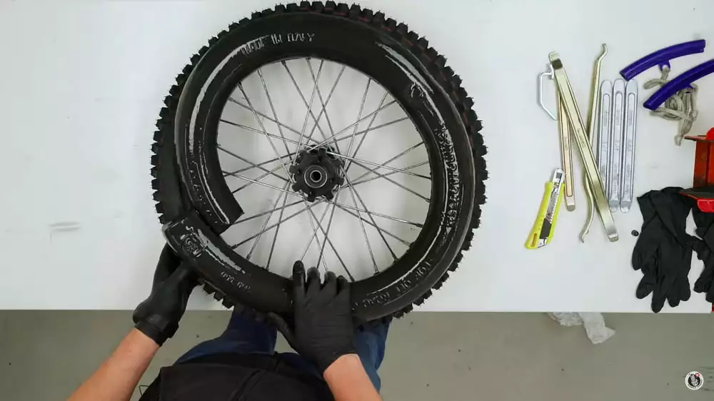 Tipps, um dein Mofa mit Mousse-Reifen nachzurüsten | mofakult Tipps, um dein Mofa mit Mousse-Reifen nachzurüsten | mofakult