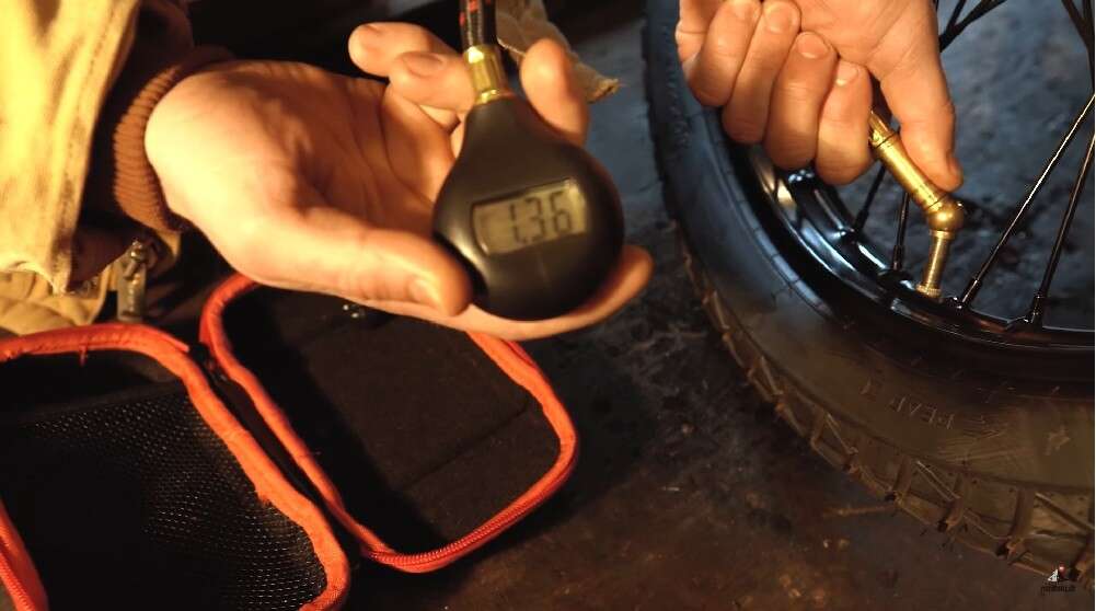 Reifendruck deines Mofas überprüfen Reifendruck deines Mofas überprüfen