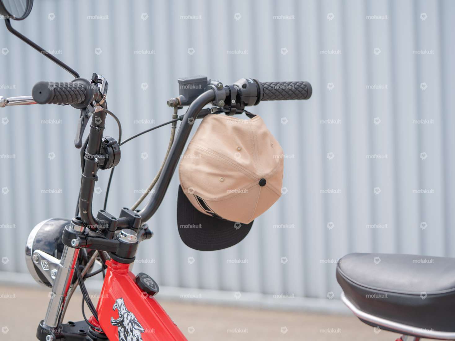 66HEROES Porta tappi in alluminio oro Carousel Image 5