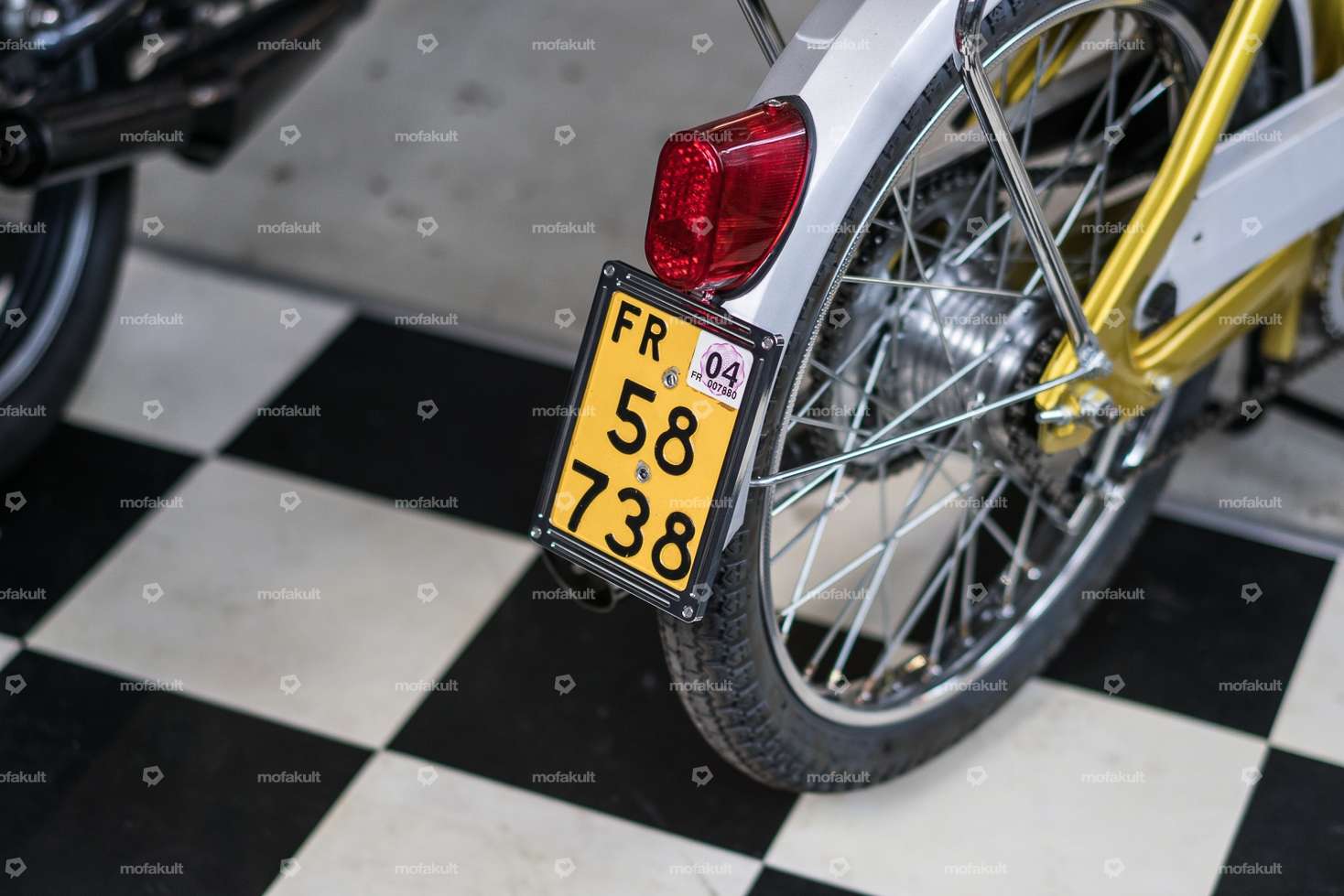 66HEROES Cadre de numérotation Custom Alu noir (version CH) Carousel Image 5