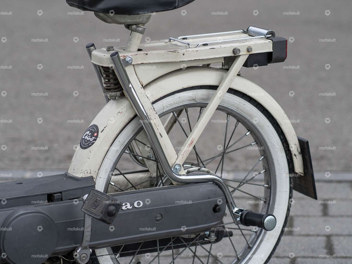 Repose-pieds passager chrome | Piaggio Ciao P Carousel Image 6