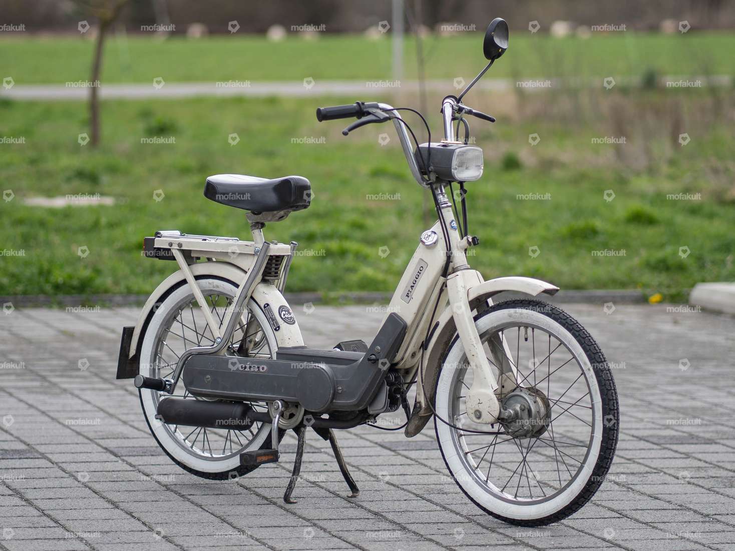 Repose-pieds passager chrome | Piaggio Ciao P Carousel Image 4