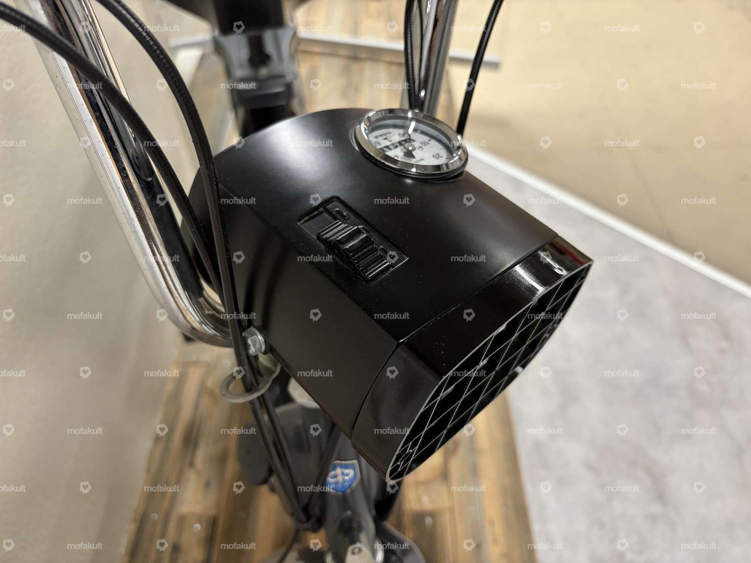 GPO Grille de lampe avant | Piaggio Ciao Carousel Image 4