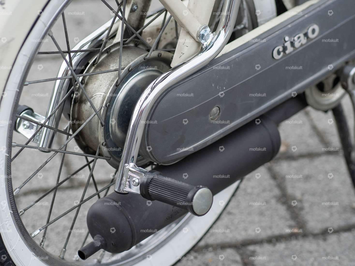 Repose-pieds passager chrome | Piaggio Ciao P Carousel Image 5