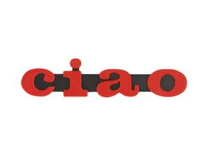 Emblema "ciao" in plastica 3D rosso/nero Emblema "ciao" in plastica 3D rosso/nero