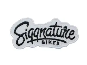 Siggnature patch "Siggnature Bikes" 70 x 33 mm white Siggnature patch "Siggnature Bikes" 70 x 33 mm white